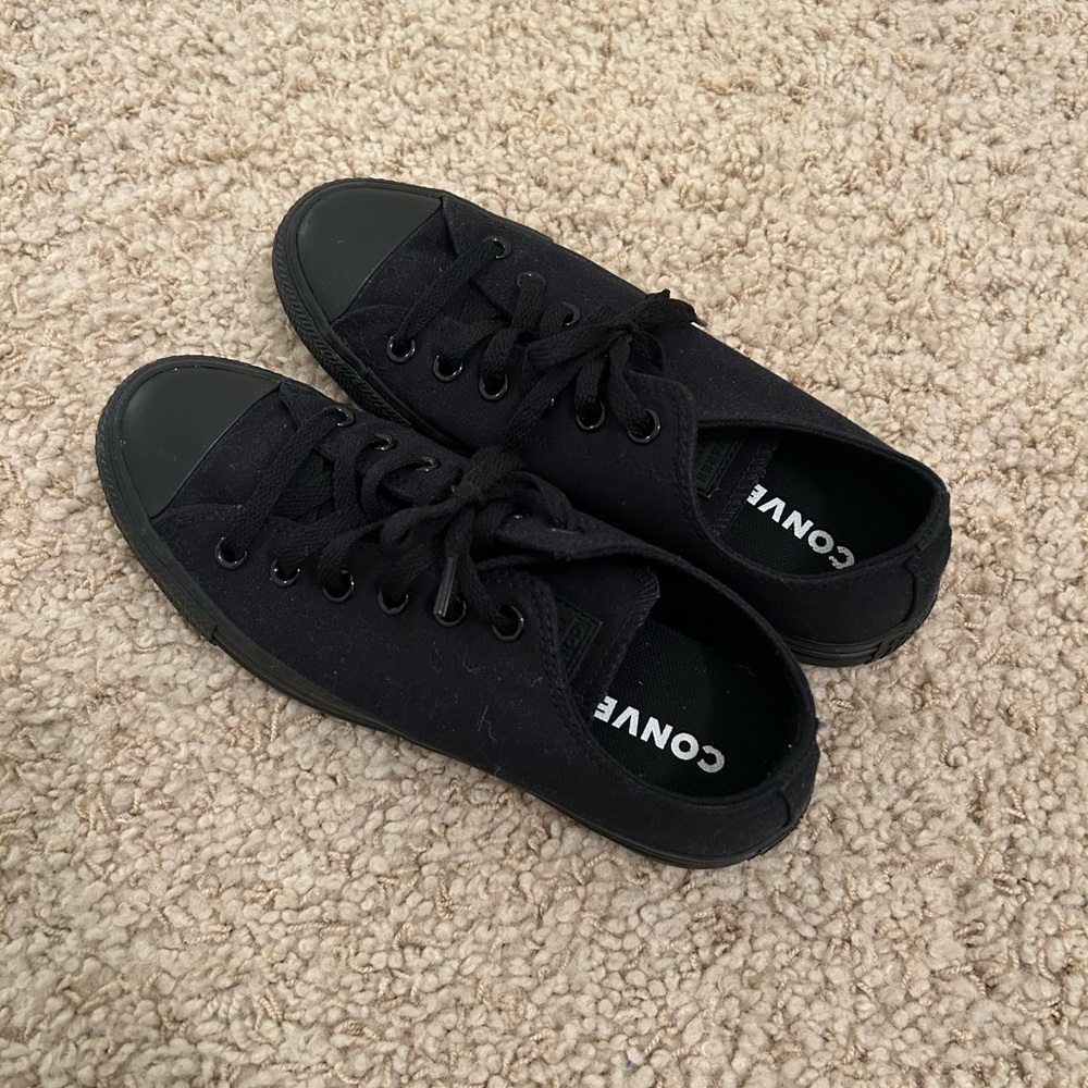 black low top converse